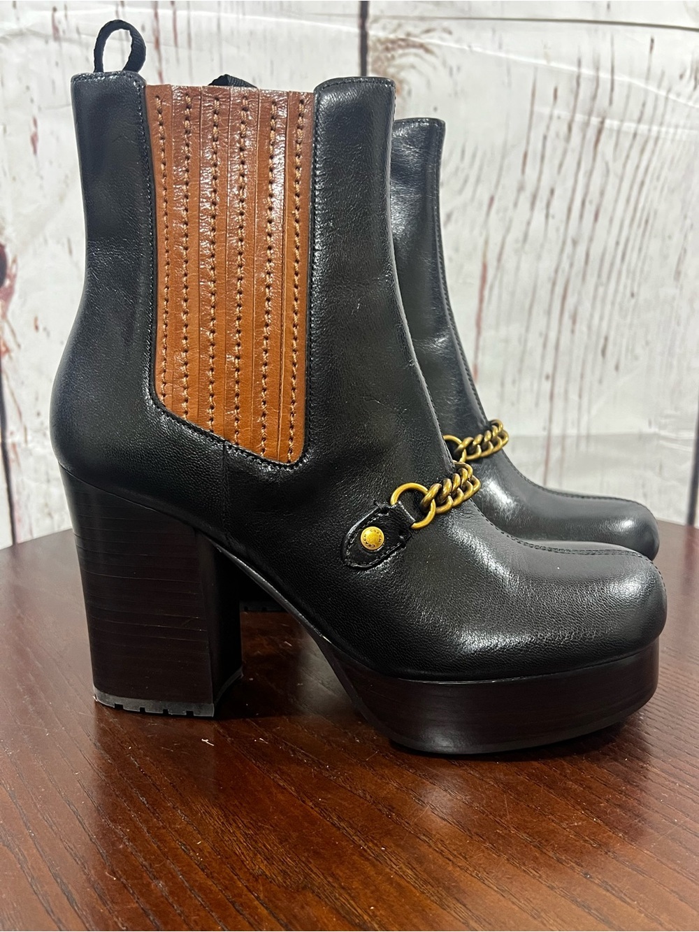 COACH 1941 Platforms Chelsea Boot Black Leather Brass Chain Accent Women’s 7 NWT